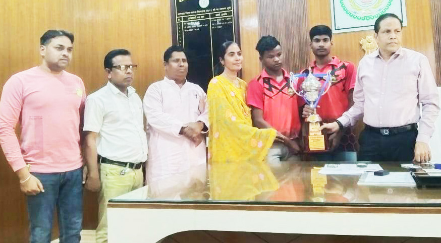 राष्ट्रीय उपविजेता सॉफ्टबॉल खिलाड़ी सम्मानित