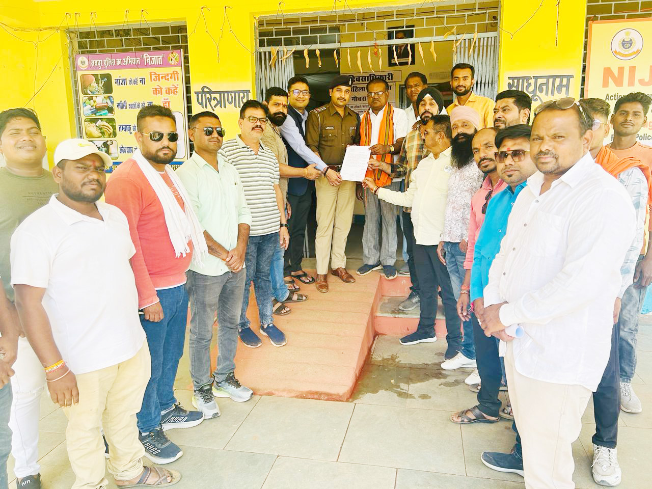 मुख्यमंत्री व मंत्रियों के पोस्टर फाडऩे वालों पर कार्रवाई की मांग मुख्यमंत्री व मंत्रियों के पोस्टर फाडऩे वालों पर कार्रवाई की मांग