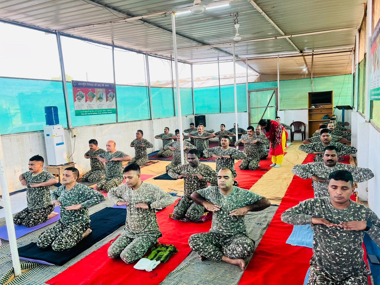 जवानों को तनाव से दूर रहने योग-ध्यान का प्रशिक्षण जवानों को तनाव से दूर रहने योग-ध्यान का प्रशिक्षण