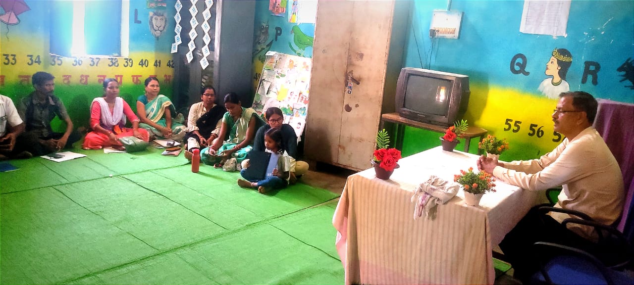 बहुभाषा शिक्षण कार्यक्रम के तहत शिक्षकों की समीक्षा बैठक 