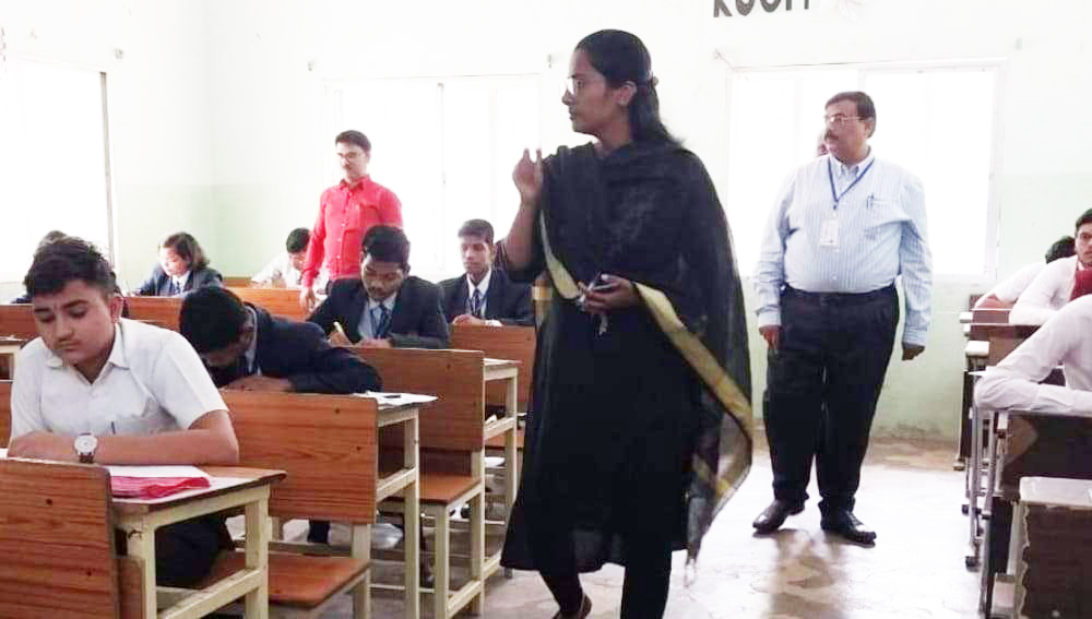 10वीं की परीक्षा में 13 हजार  700 परीक्षार्थियों हुए शामिल 