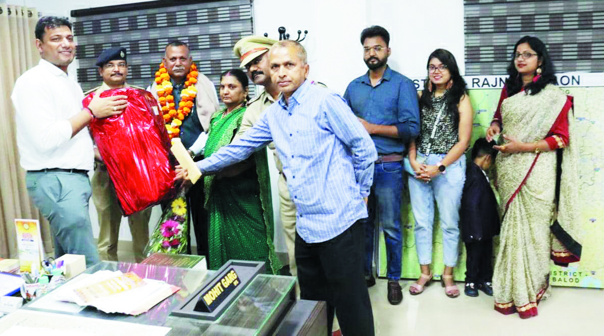 सउनि और म.प्र. आरक्षक को सेवानिवृत्ति पर दी विदाई सउनि और म.प्र. आरक्षक को सेवानिवृत्ति पर दी विदाई