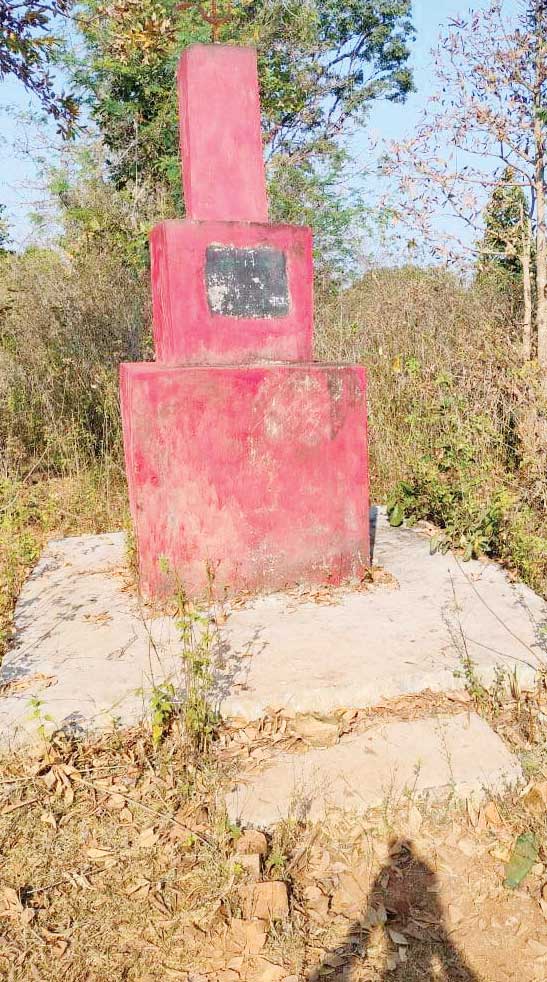 पोटाली में नक्सल स्मारक धराशायी