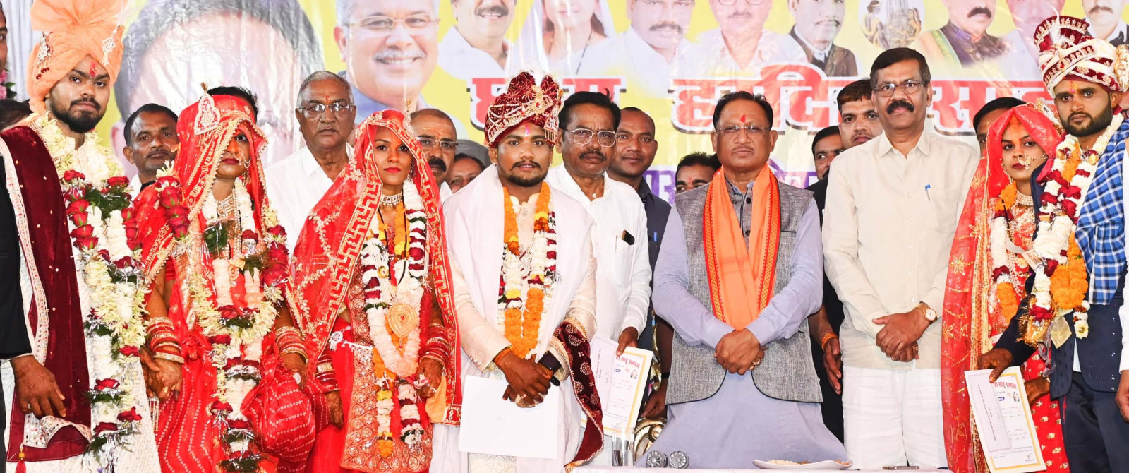 मुख्यमंत्री ने हरदिहा साहू समाज के आदर्श विवाह में नव दंपतियों को दिया आशीर्वाद मुख्यमंत्री ने हरदिहा साहू समाज के आदर्श विवाह में नव दंपतियों को दिया आशीर्वाद