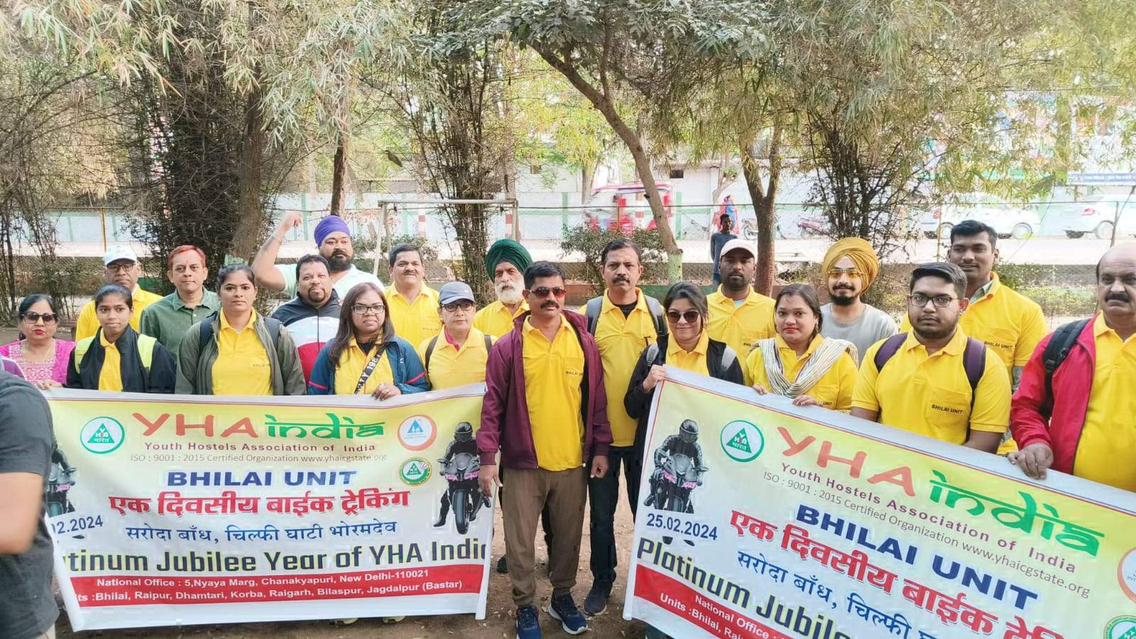 यूथ हॉस्टल्स के सदस्यों ने जोखिम भरे रास्ते से पूरी की ट्रैकिंग यूथ हॉस्टल्स के सदस्यों ने जोखिम भरे रास्ते से पूरी की ट्रैकिंग