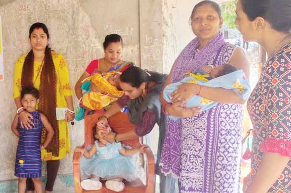 पल्स पोलियो अभियान: बच्चों को पिलाई दो बूंद जिंदगी की