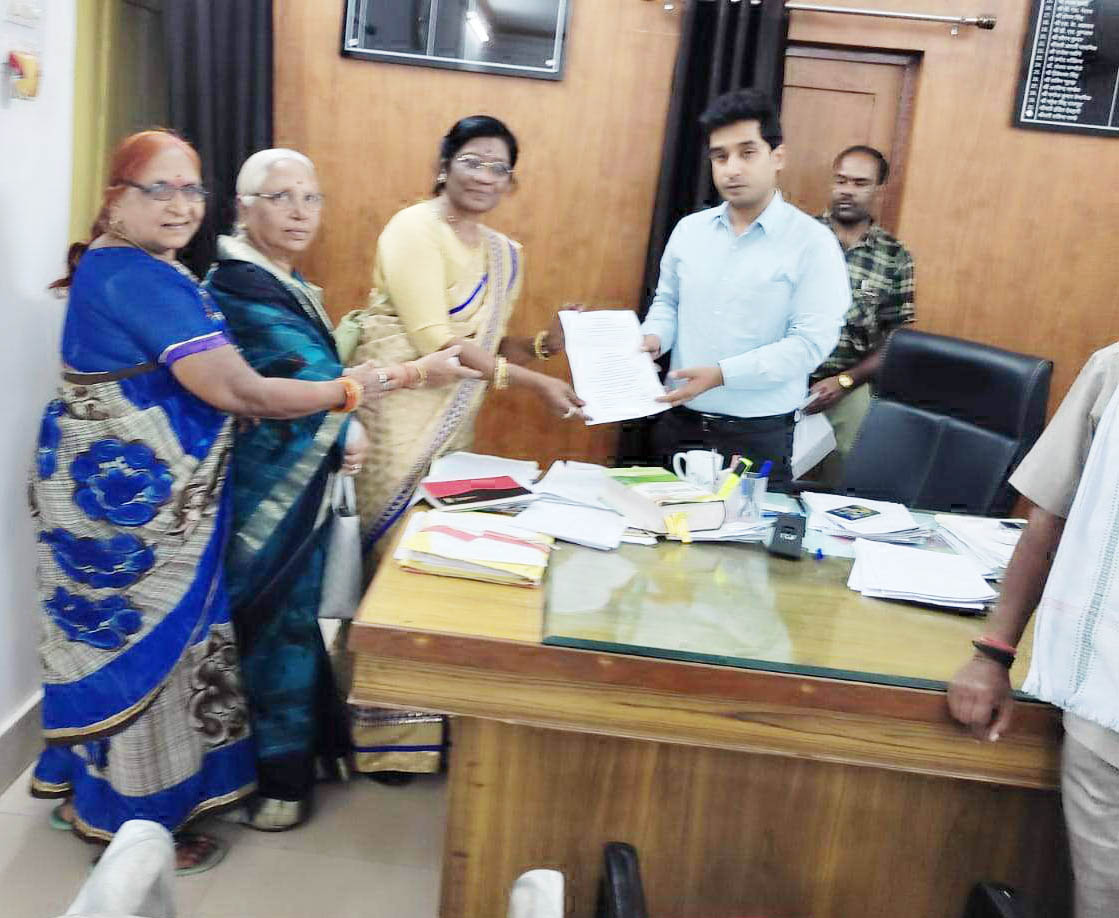 दो सूत्रीय मांग, एसडीएम को सौंपा ज्ञापन