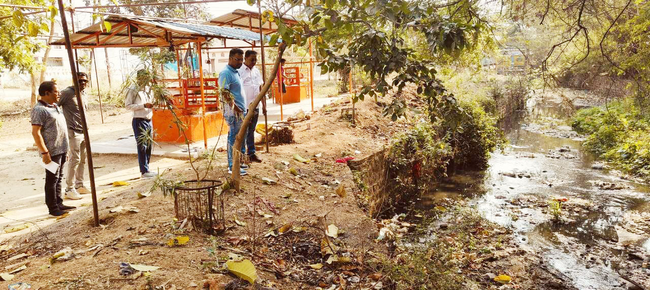 सामुदायिक भवन का निर्माण शुरू नहीं करने पर ठेकेदार को नोटिस सामुदायिक भवन का निर्माण शुरू नहीं करने पर ठेकेदार को नोटिस