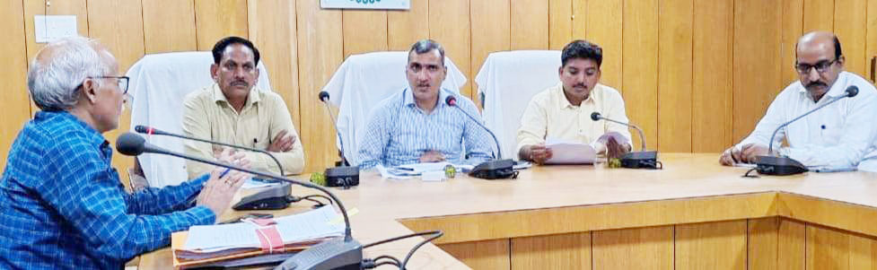 कलेक्टर ने ली बैठक