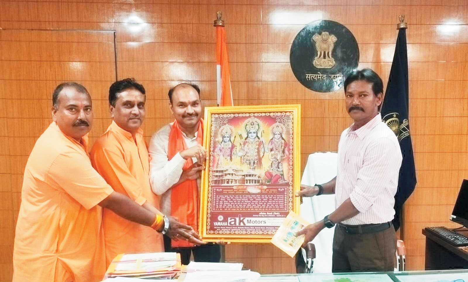 बढ़ते अपराध पर रोक की मांग, कलेक्टर से मिले विहिप कार्यकर्ता