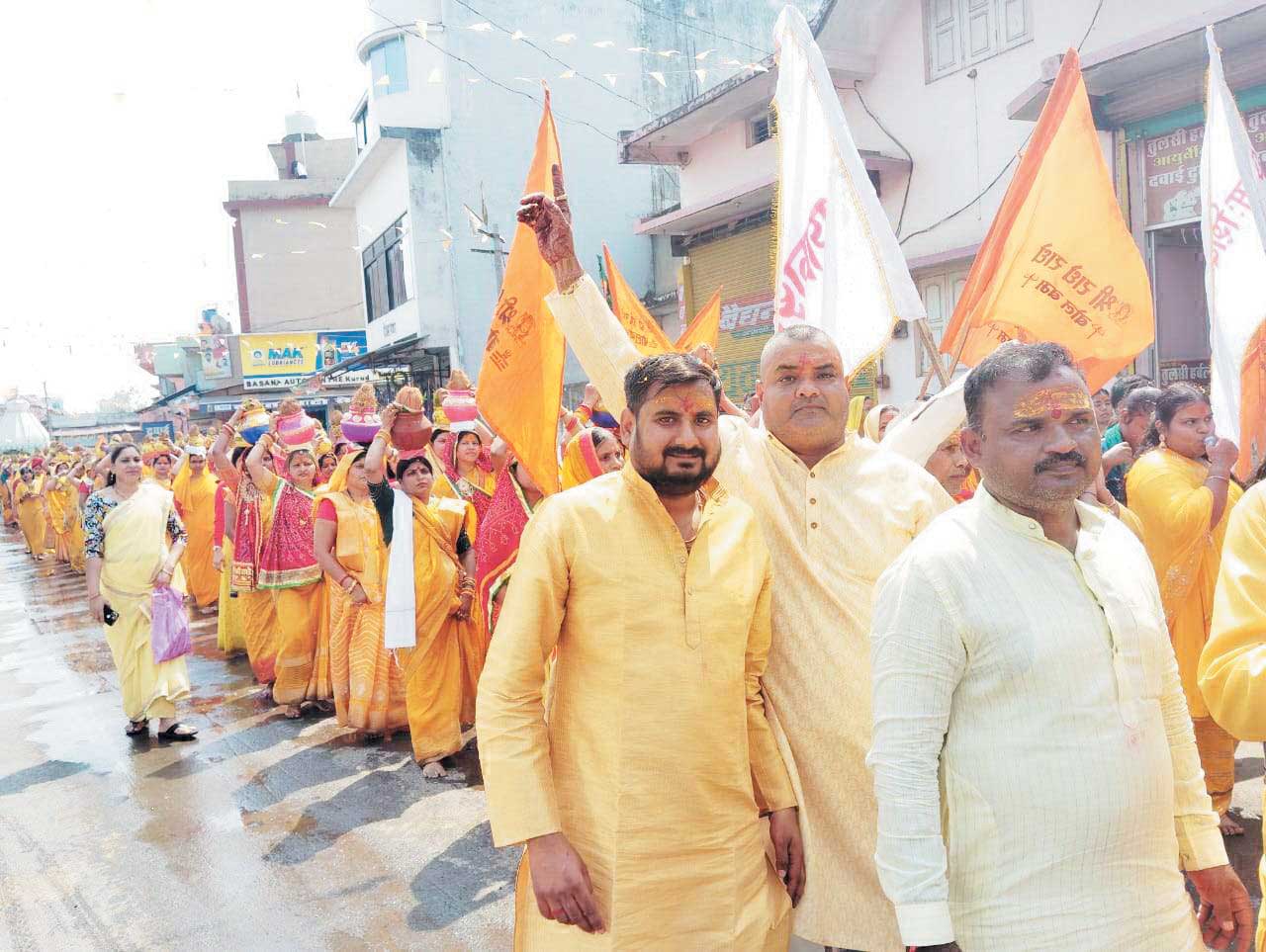 शिव मंदिर में प्राण-प्रतिष्ठा 8 को, निकाली कलश यात्रा