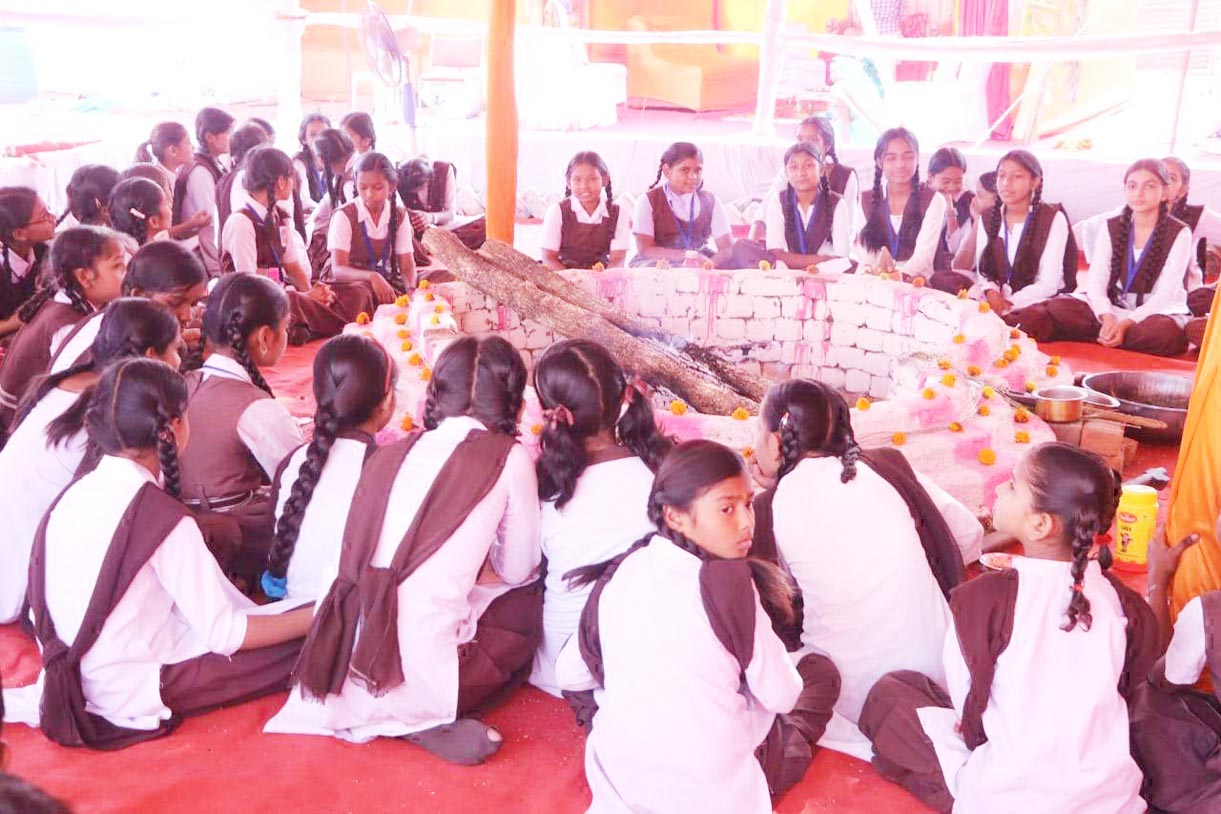 राजिम कुंभ कल्प में पहुंचे दंडी स्वामी सच्चिदानंद तीर्थ ने किया सरस्वती यज्ञ