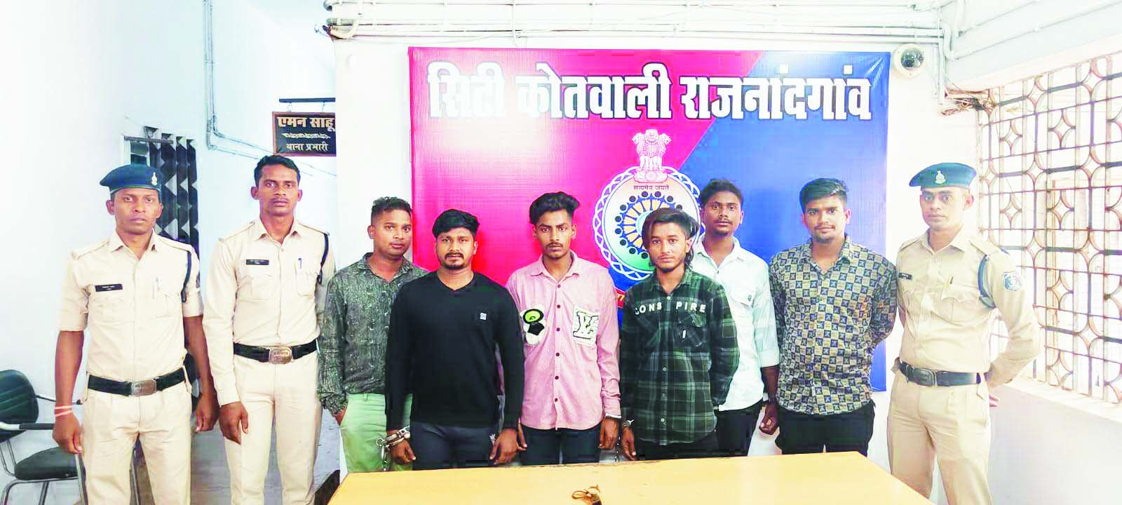 प्राणघातक हमला करने वाले नाबालिग समेत 7 आरोपी गिरफ्तार प्राणघातक हमला करने वाले नाबालिग समेत 7 आरोपी गिरफ्तार