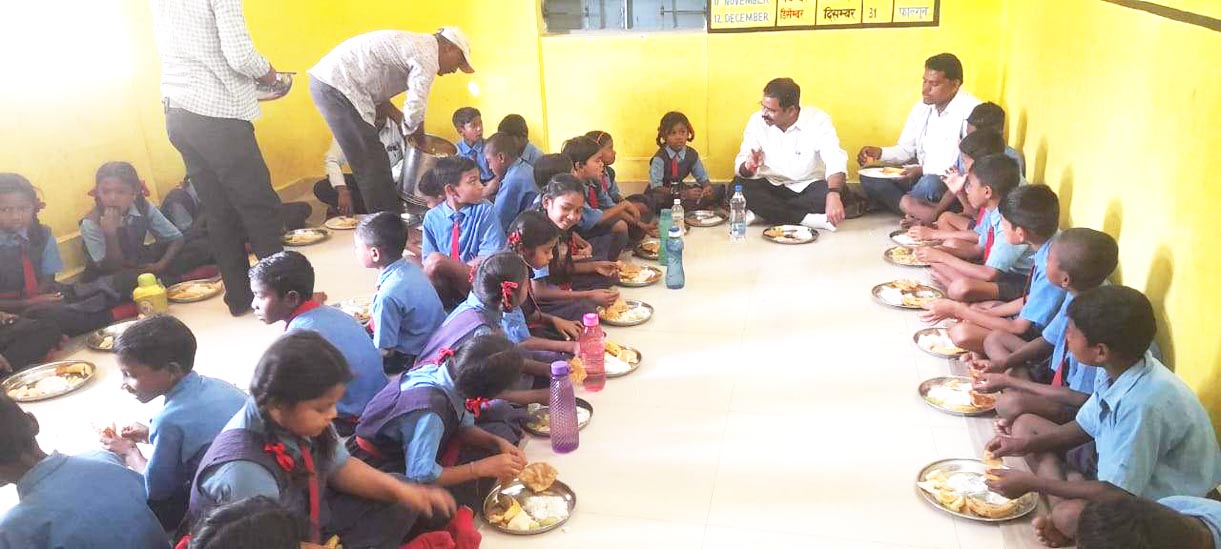 संकुल केंद्र खपरी एस में कंप्यूटर कक्ष का उद्घाटन