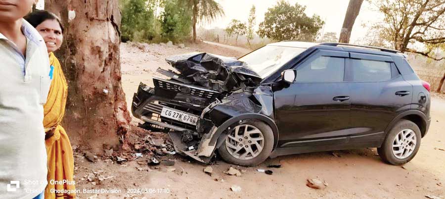 कार पेड़ से जा टकराई, भाजपा नेता की मौत, एक गंभीर