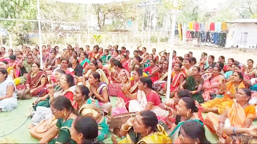 5 दिनी धरने पर मितानिनें, मांगें पूरी नहीं  होने पर बेमुद्दत हड़ताल की चेतावनी