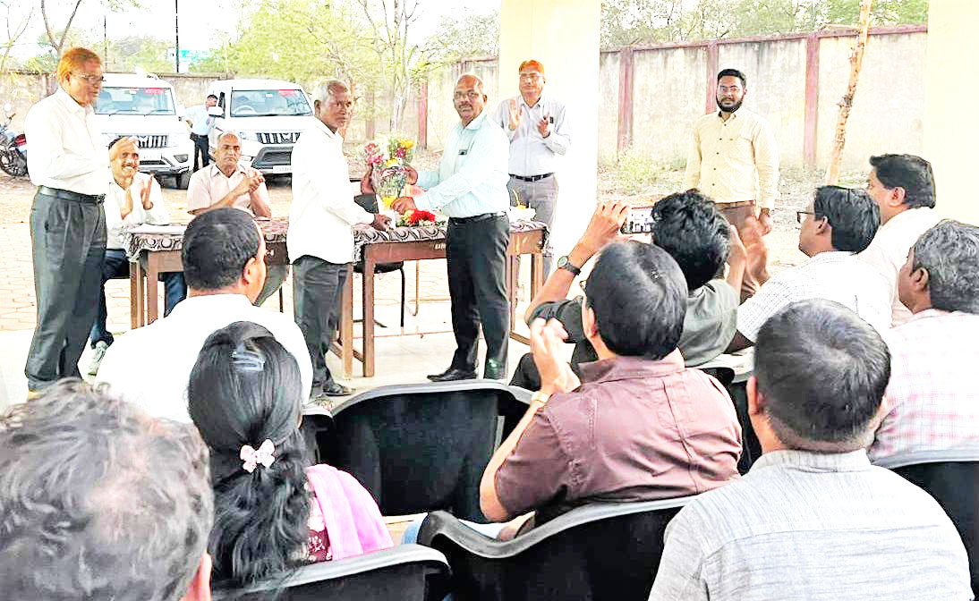 लाइनकर्मी ही विद्युत कंपनी के प्रमुख आधार स्तंभ- मेश्राम लाइनकर्मी ही विद्युत कंपनी के प्रमुख आधार स्तंभ- मेश्राम