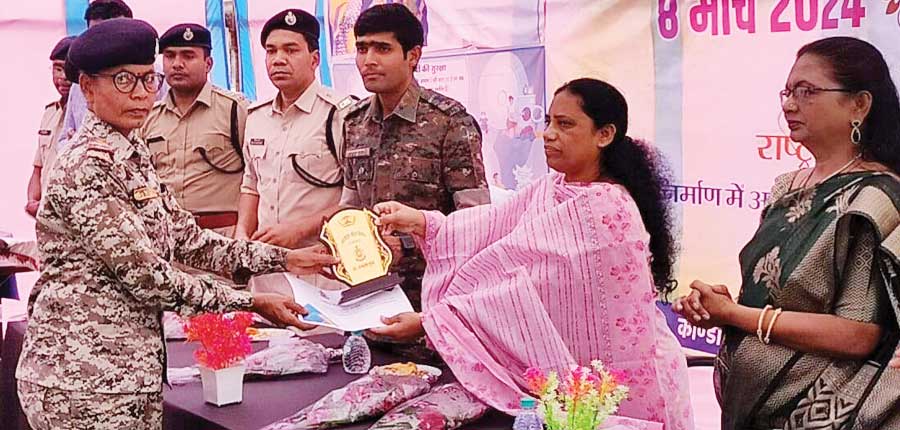 उत्कृष्ट कार्य पर महिलाओं का सम्मान