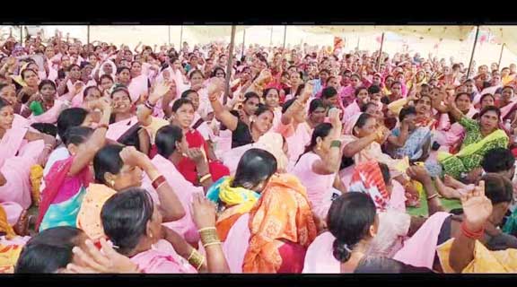 मितानिनों का मानदेय भुगतान नहीं, धरना-प्रदर्शन मितानिनों का मानदेय भुगतान नहीं, धरना-प्रदर्शन