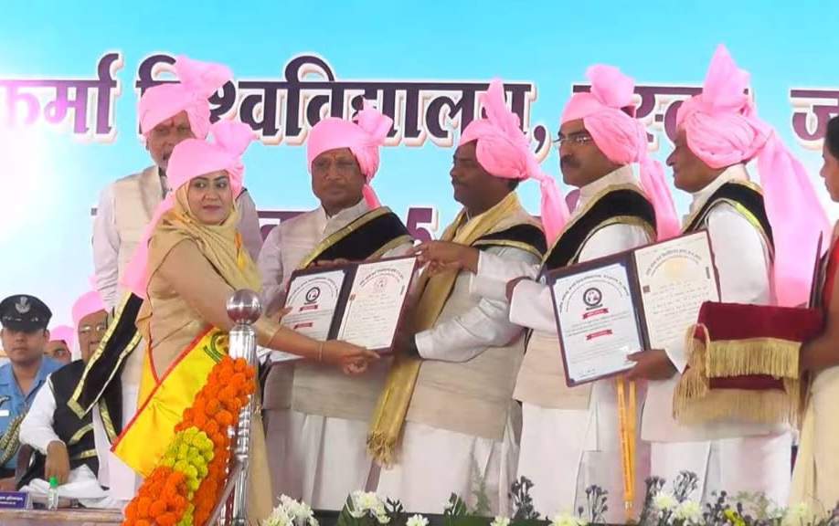 दीक्षांत समारोह में केशकाल की शोयबा फातिमा को गोल्ड 