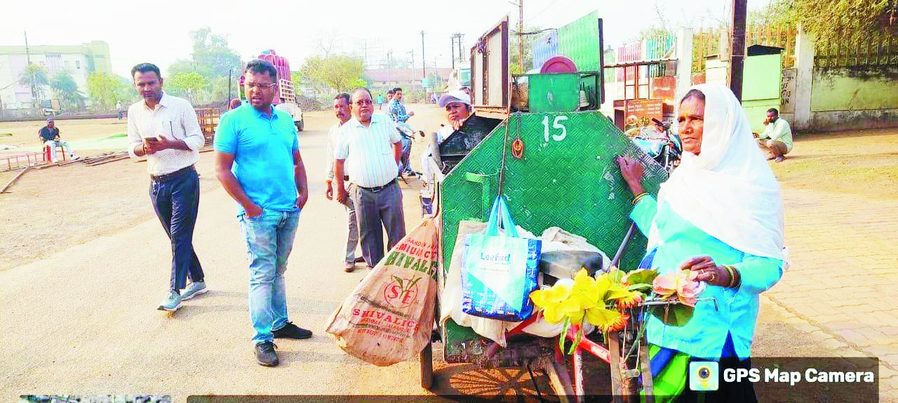 आयुक्त ने स्टेशनपारा-गौरीनगर क्षेत्र का लिया जायजा आयुक्त ने स्टेशनपारा-गौरीनगर क्षेत्र का लिया जायजा