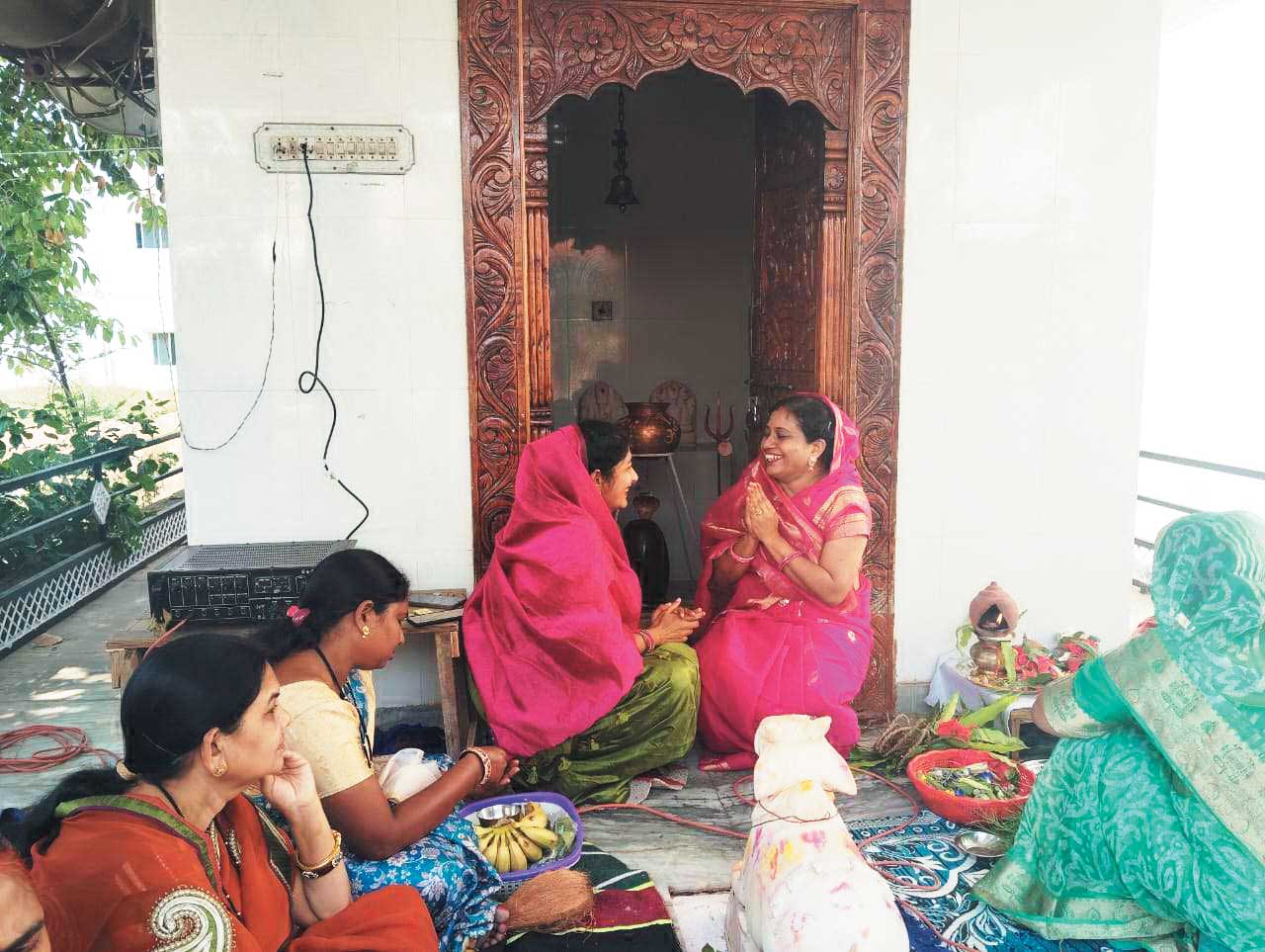 महाशिवरात्रि पर शिवालयों में उमड़ी भक्तों की भीड़