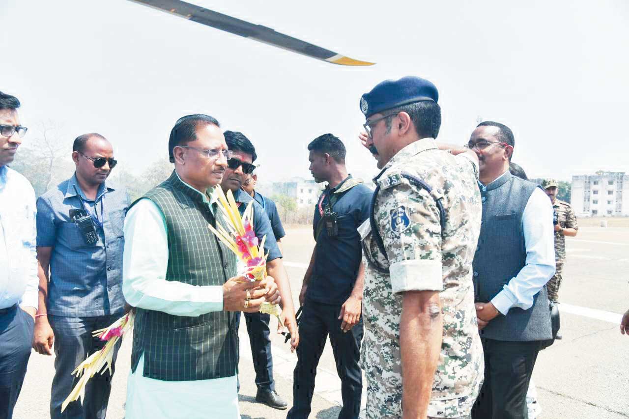 कारली हेलीपैड पर सीएम का आत्मीय स्वागत