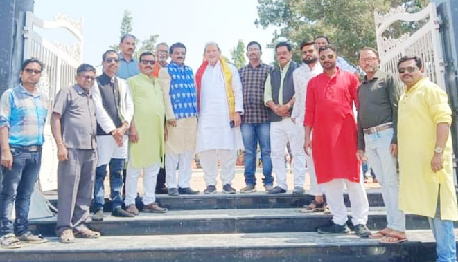 महाशिवरात्रि पर कर्णेश्वर धाम में उमड़ी भीड़