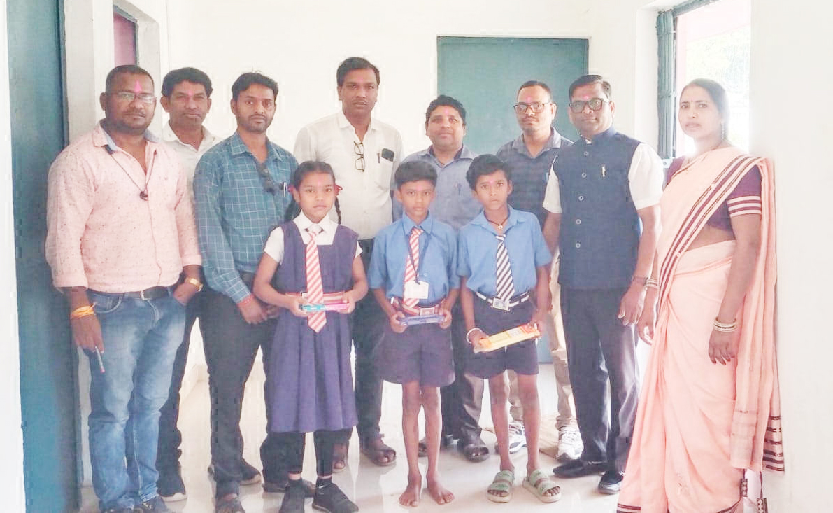 स्पीड रीडिंग प्रतियोगिता में तीन विद्यार्थी जीते