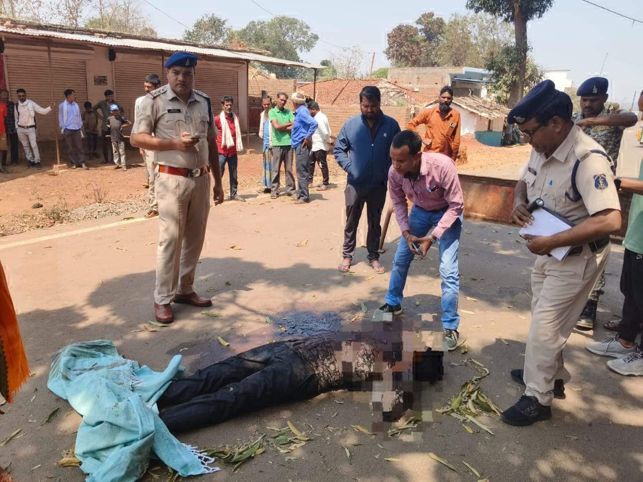 युवक ने परसुल से काटा गला, मौत युवक ने परसुल से काटा गला, मौत