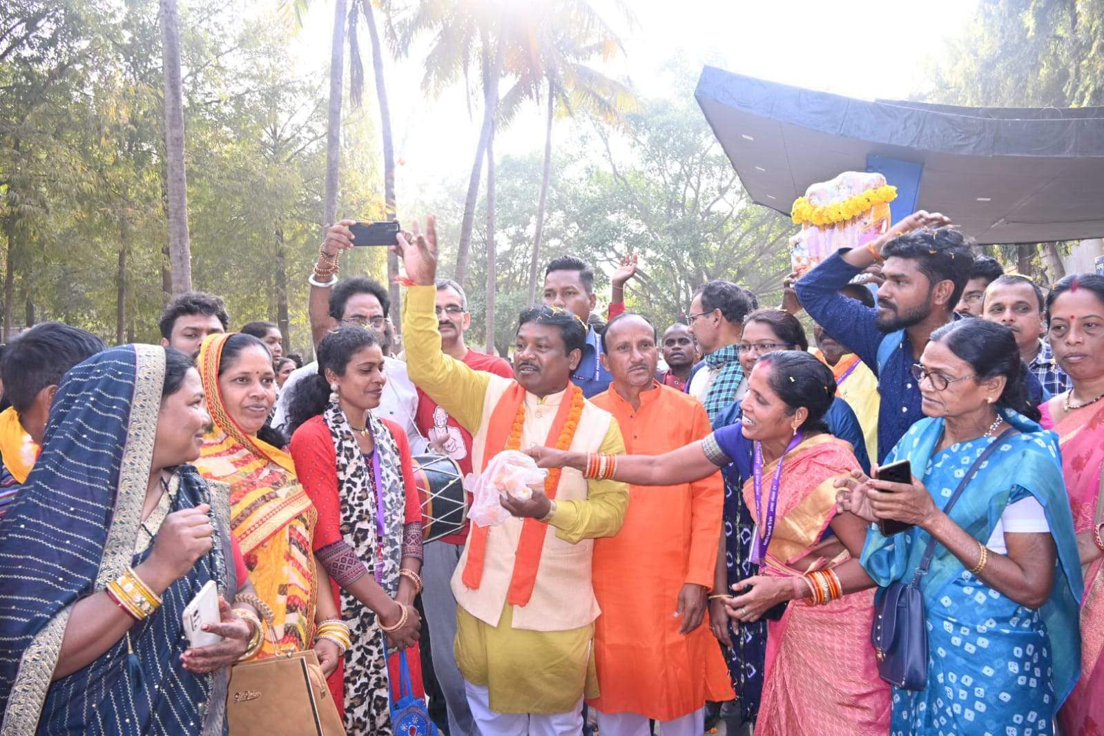 अयोध्या से लौटा श्रद्धालुओं का जत्था