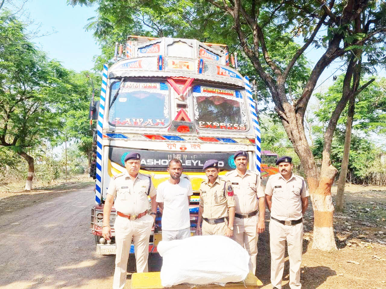 अंतरराज्यीय गांजा तस्कर गिरफ्तार