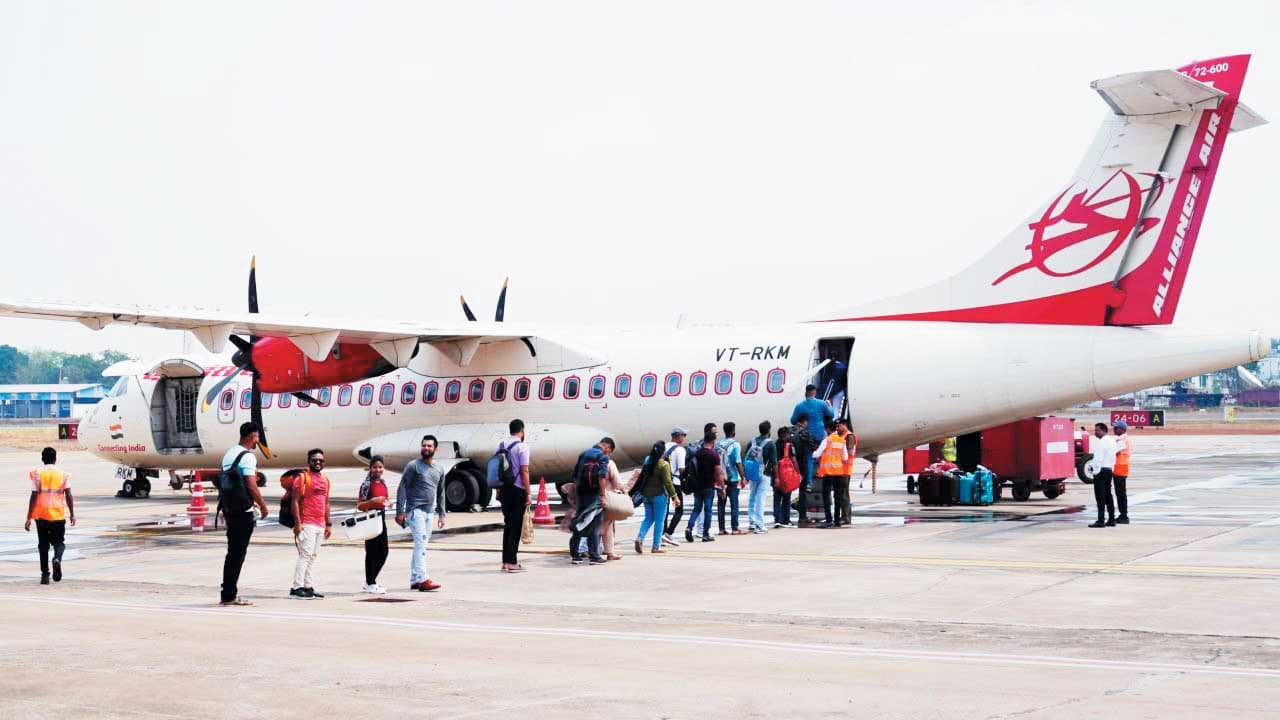 जगदलपुर से दिल्ली के लिए फ्लाइट रवाना, वॉटर कैनन से स्वागत