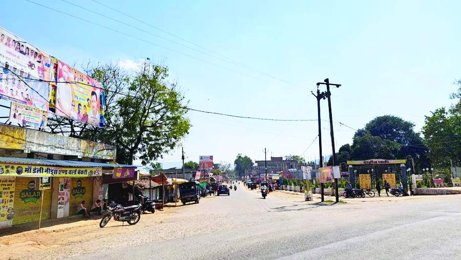 कारोबारी की अधजली लाश मिलने के एक महीने बाद भी पुलिस के हाथ खाली, विरोध में शहर बंद