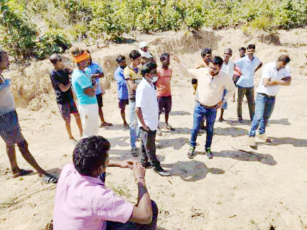 15वें वित्त योजना में भ्रष्टाचार प्रमाणित, ग्रामीणों संग कार्य स्थल पर पहुंची जांच टीम