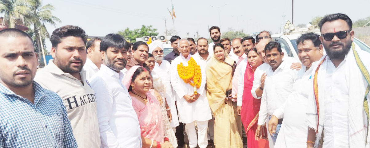कुरुद में कांग्रेस प्रत्याशी ताम्रध्वज साहू का स्वागत 