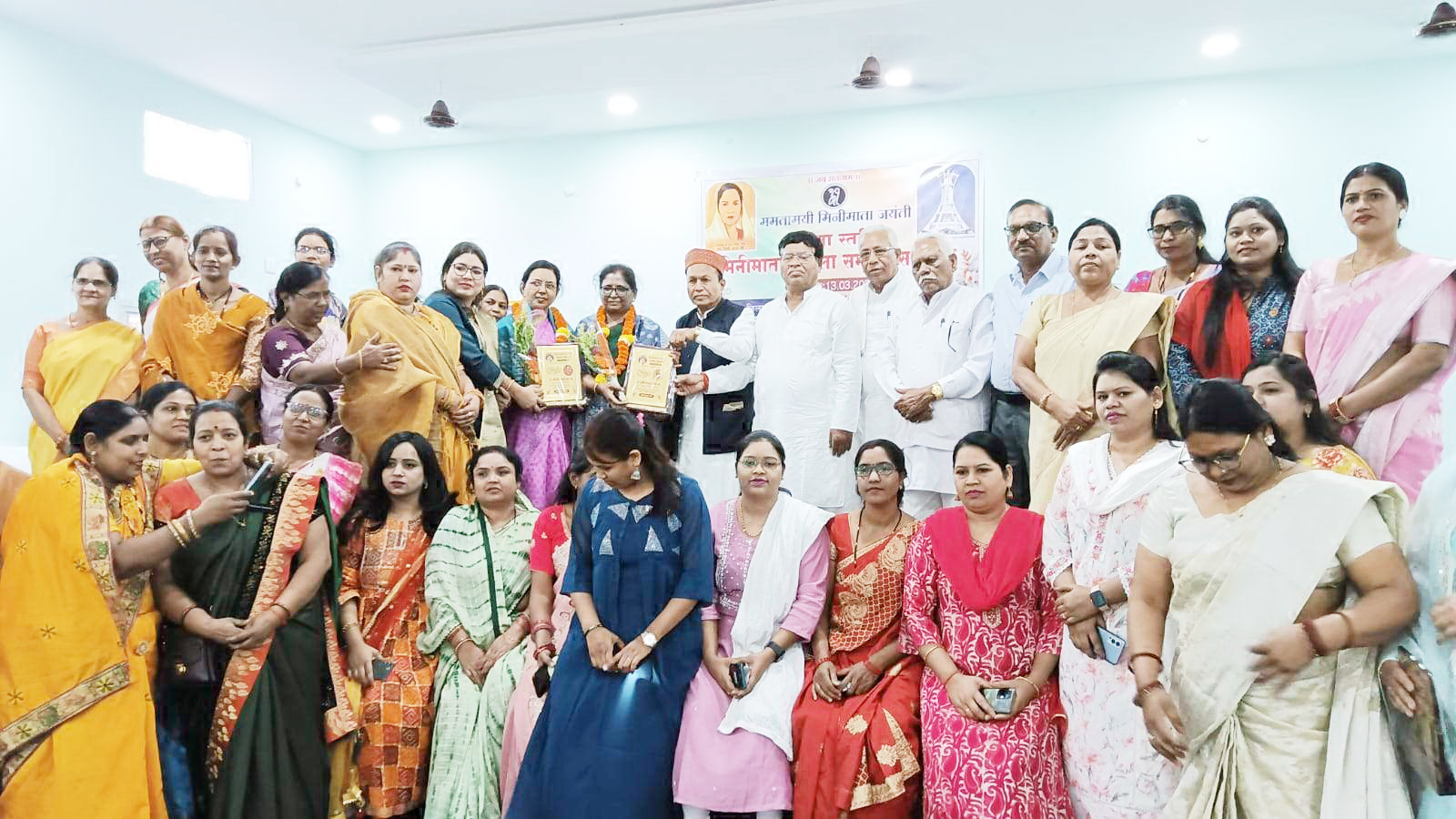 समाज की महिलाओं में हो सेवाभाव - पाटिला समाज की महिलाओं में हो सेवाभाव - पाटिला