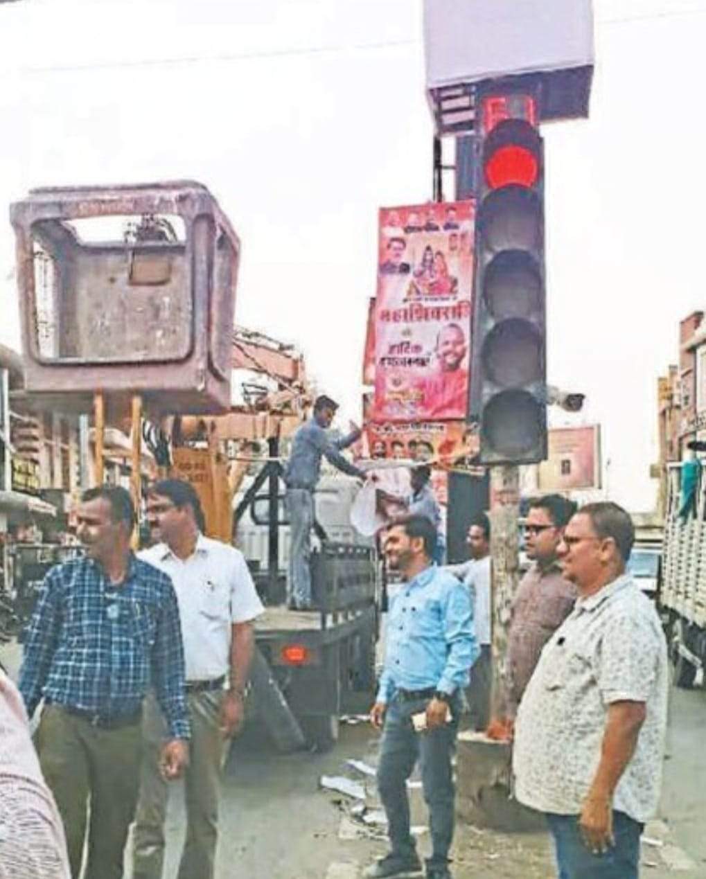 आचार संहिता प्रभावी, शहर-गांव से हटाए जा रहे बैनर-पोस्टर