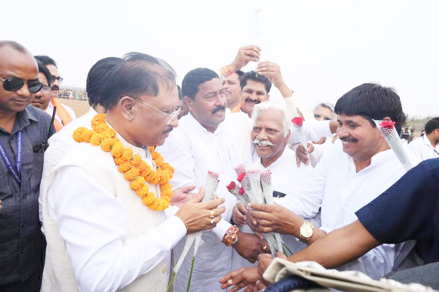 सीएम पहली बार पहुंचे गिरौदपुरी  हेलीपैड पर आत्मीय स्वागत