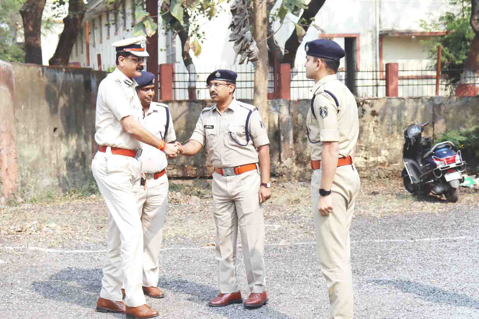 फरार वारंटियों व गुंडा बदमाश, असामाजिक तत्वों पर कार्रवाई के निर्देश फरार वारंटियों व गुंडा बदमाश, असामाजिक तत्वों पर कार्रवाई के निर्देश