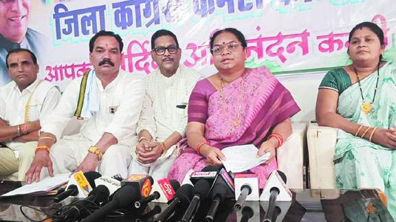 युवाओं के बाद कांग्रेस की महिलाओं-किसानों के लिए 5-5 गारंटी युवाओं के बाद कांग्रेस की महिलाओं-किसानों के लिए 5-5 गारंटी