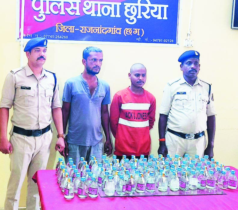 शराब स्टॉक करने वाले 3 गिरफ्तार