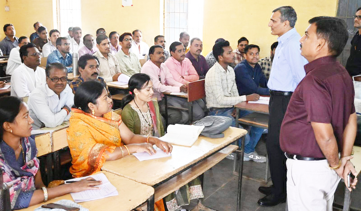 निर्वाचन को लेकर अफसर-कर्मियों की ट्रेनिंग