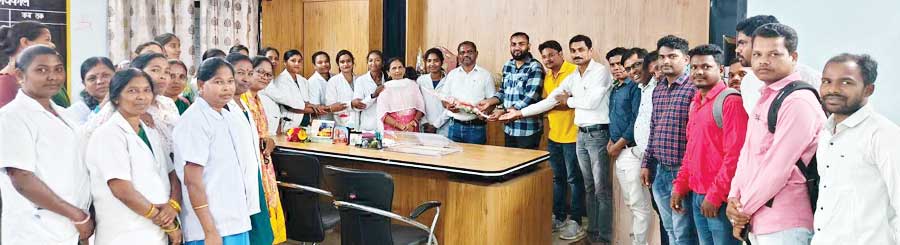 स्वास्थ्य संयोजक संघ ने किया नए सीएमएचओ का स्वागत स्वास्थ्य संयोजक संघ ने किया नए सीएमएचओ का स्वागत