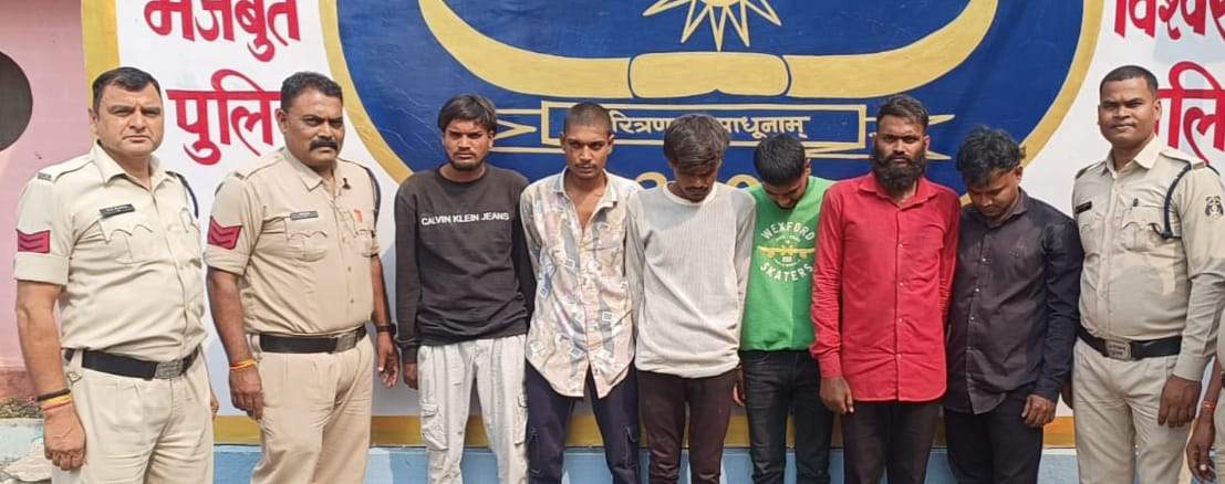 हत्या की नियत से युवक पर ईंट-पत्थरों से हमला, 6 गिरफ्तार  