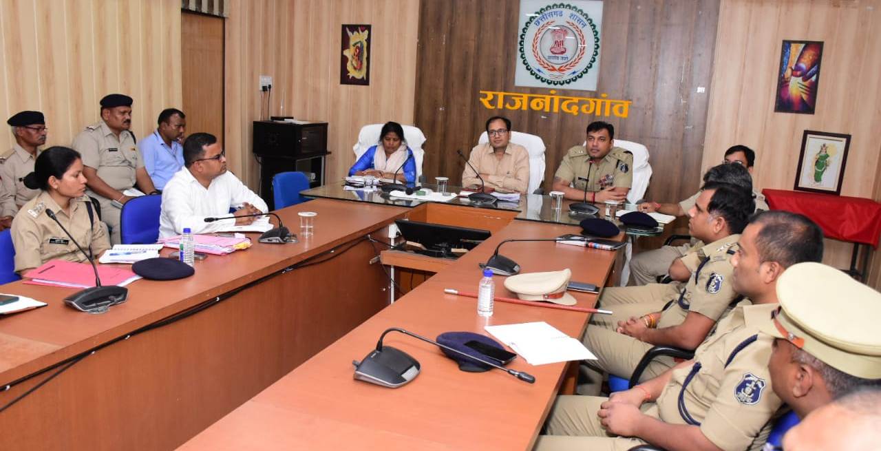 अफसर सौंपे गए दायित्वों का करें जिम्मेदारीपूर्वक निर्वहन अफसर सौंपे गए दायित्वों का करें जिम्मेदारीपूर्वक निर्वहन