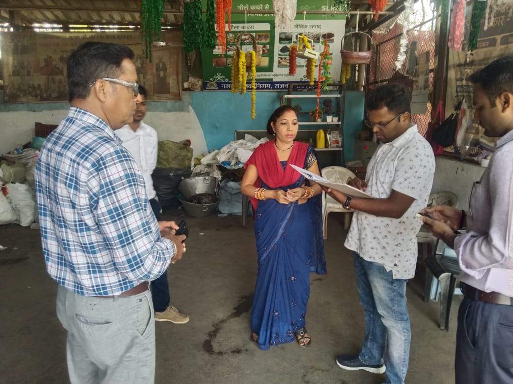 चोक नाली कराए साफ, आयुक्त ने लिया जायजा चोक नाली कराए साफ, आयुक्त ने लिया जायजा