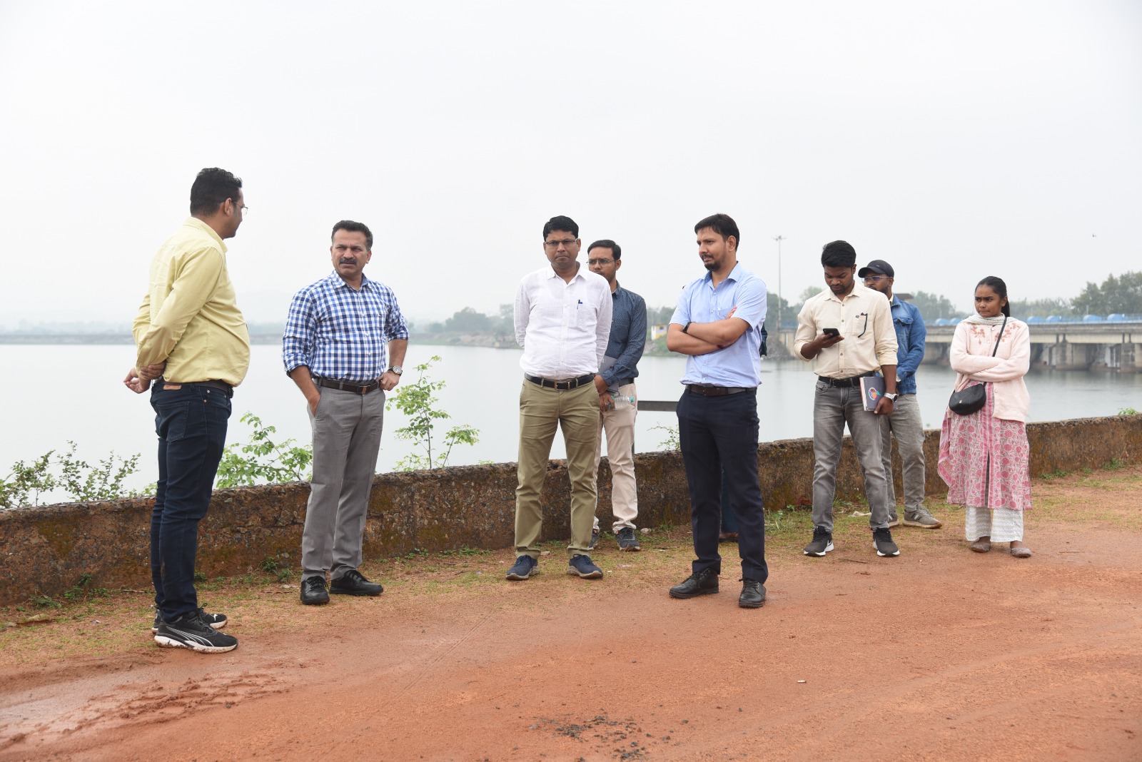 कलेक्टर ने बांकी-घुनघुट्टा बांध का किया निरीक्षण