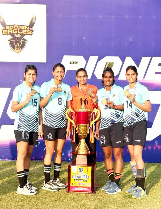 रेलवे की महिला हैंडबॉल टीम को गोल्ड, जोन की 5 खिलाडिय़ों ने की शानदार भागीदारी