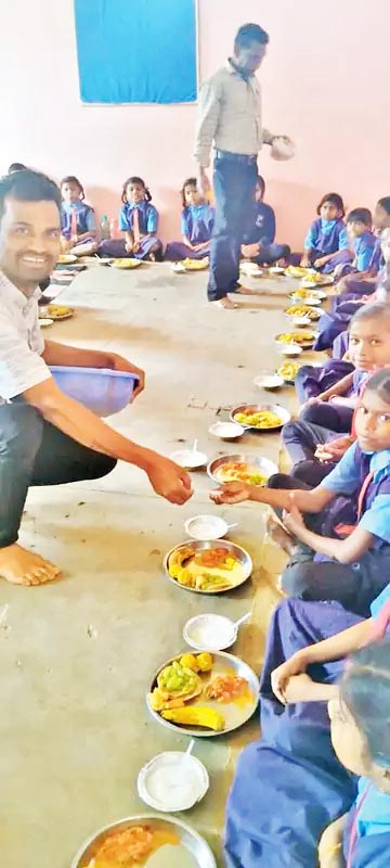 सामूहिक विवाह में बच्चों को न्योता भोज